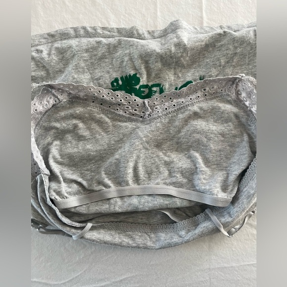 AMERICAN EAGLE VTG Y2K grey spaghetti strap eyelet trim graphic print Cami L - Picture 4 of 9